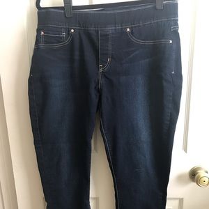 Levi’s totally shaping pull on skinny jean